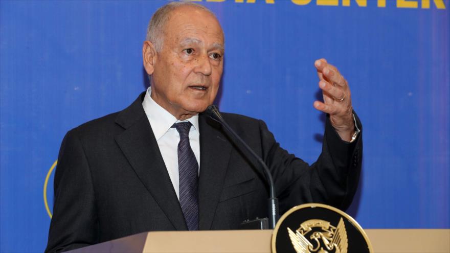 El secretario general de la LA, Ahmed Aboul Gheit, en una conferencia de prensa en Jartum (capital de Sudán), 16 de junio de 2019. (Foto: AFP)