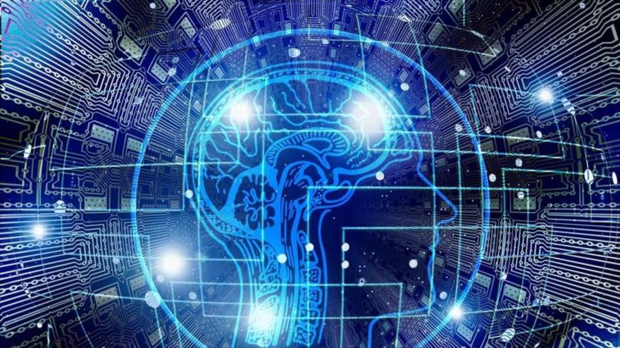 Científicos inventaron a un dispositivo que puede controlar los circuitos neuronales mediante un implante cerebral controlado por smartphones.
