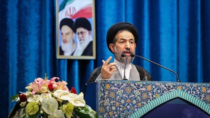 El hoyatolislam seyed Mohamad Hasan Abu Torabi Fard ofrece su sermón del rezo del Eid al- Eid al-Adha en Teherán, 12 de agosto de 2019. (Foto: Tasnim)