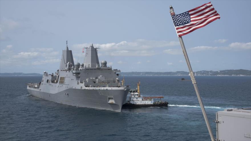 El buque de asalto anfibio estadounidense USS Green Bay en las costas de Okinawa, Japón, 18 de marzo de 2018. (Foto: amphib7flt.navy.mil)