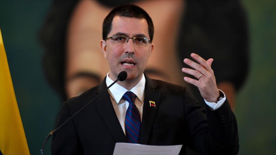 El canciller de Venezuela, Jorge Arreaza, habla en una rueda de prensa celebrada en Caracas (capital), 6 de agosto de 2019. (Foto: AFP)