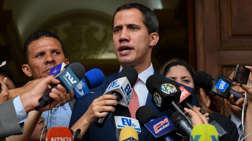 El líder opositor venezolano, Juan Guaidó, habla en una rueda de prensa en Caracas, la capital, 13 de agosto de 2019. (Foto: AFP) 