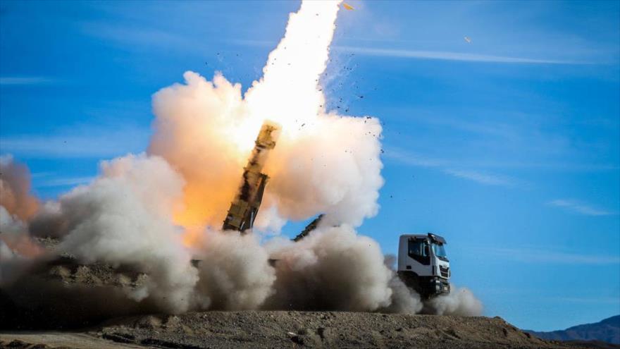 El lanzamiento de un misil desde el sistema de misiles Talash durante un simulacro en el sur de Irán, noviembre de 2018. (Foto: ISNA)