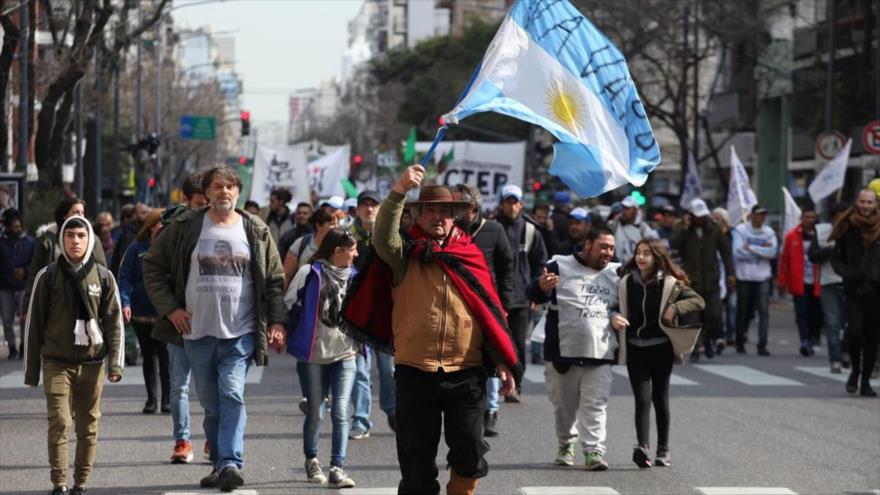 Los argentinos han salido a las calles en protesta a las medidas económicas del presidente argentino, Mauricio Macri, 15 de agosto de 2019.