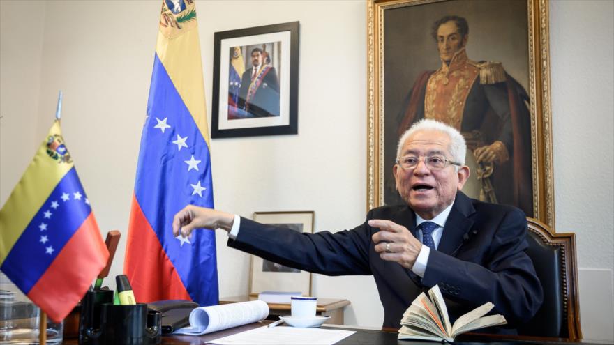 El embajador de Venezuela ante el Consejo de Derechos Humanos de las Naciones Unidas (ONU), Jorge Valero, en una entrevista, 16 de abril de 2019. (Foto: AFP)