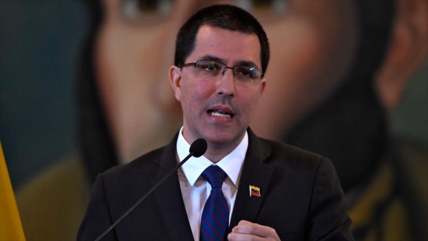 El canciller de Venezuela, Jorge Arreaza, habla en una rueda de prensa celebrada en Caracas (capital), 6 de agosto de 2019. (Foto: AFP)