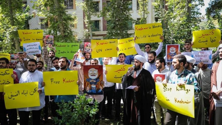 Iraníes protestan contra la represión de musulmanes en Cachemira | HISPANTV