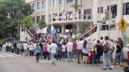 Panameños protestan contra la impunidad de corruptos ante la CSJ
