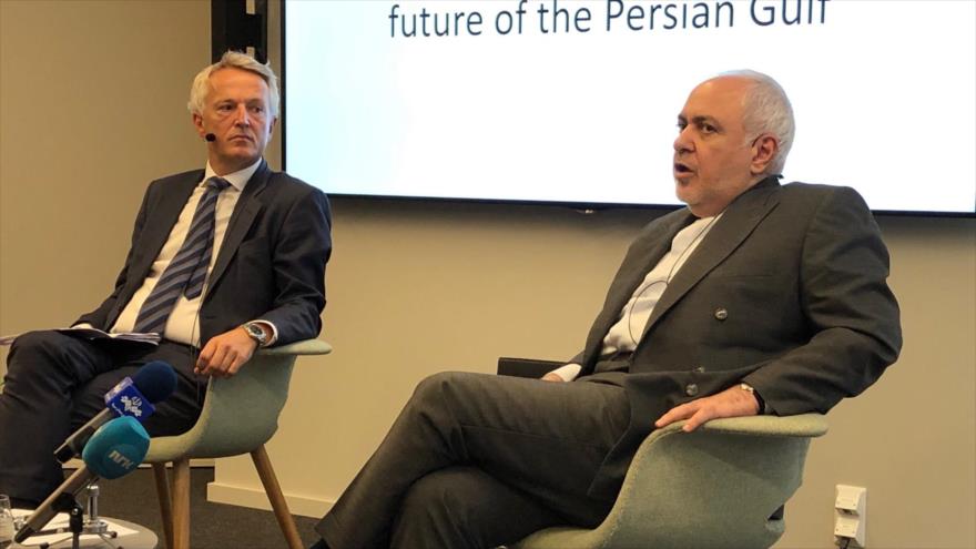 El canciller iraní, Mohamad Yavad Zarif, habla en un seminario en Oslo (Noruega), 22 de agosto de 2019.