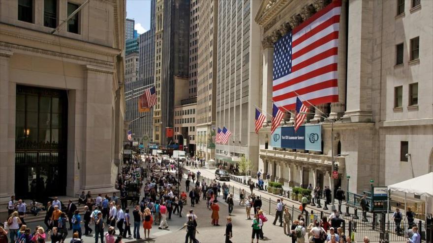 Fachada de la bolsa de Nueva York, más conocido con el nombre Wall Street, en alusión a la calle donde se sitúa este mercado bursátil.