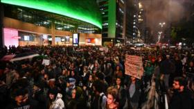 ‘Bolsonaro se va, Amazonas se queda’: Brasileños toman las calles