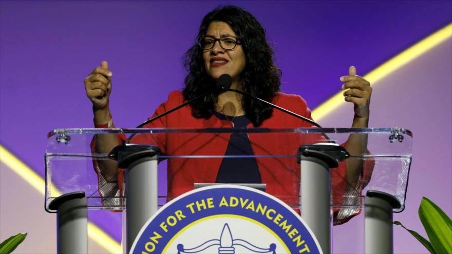 La congresista estadounidense Rashida Tlaib ofrece un discurso en un acto en Michigan, 22 de julio de 2019. (Foto: AFP)