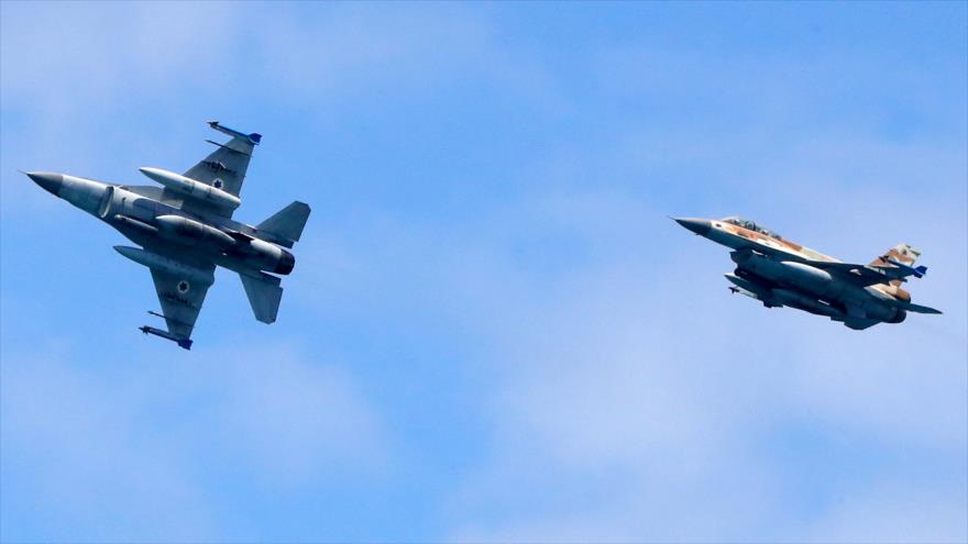Dos cazas F-16 del ejército israelí durante una maniobra militar en Tel Aviv, 9 de mayo de 2019. (Foto: AFP)
