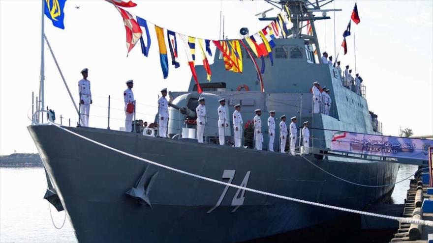 El destructor iraní Sahand, de fabricación nacional, se incorpora a la Armada de Irán en una ceremonia en el puerto de Bandar Abas, en el sur del país.