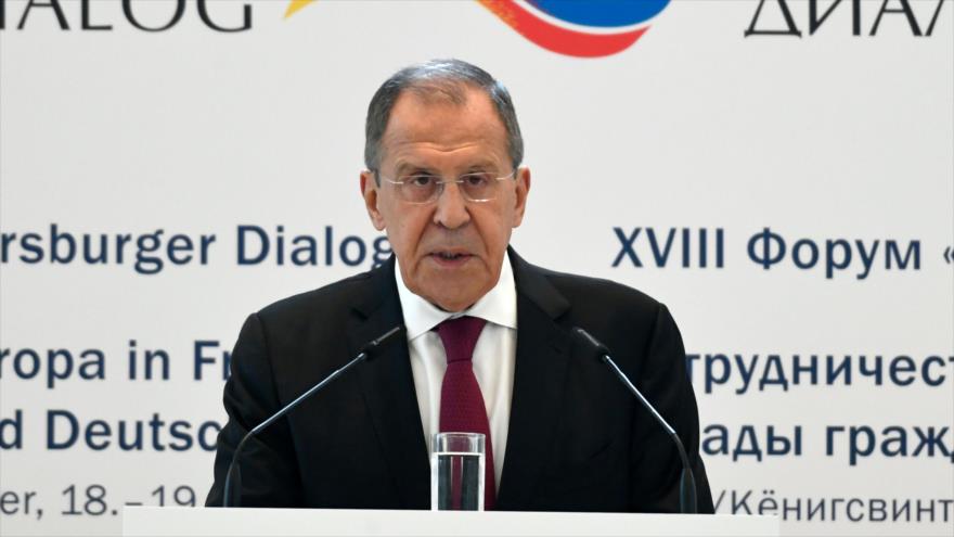 El canciller de Rusia, Serguéi Lavrov, habla durante un foro en Alemania, 18 de julio de 2019. (Foto: AFP)