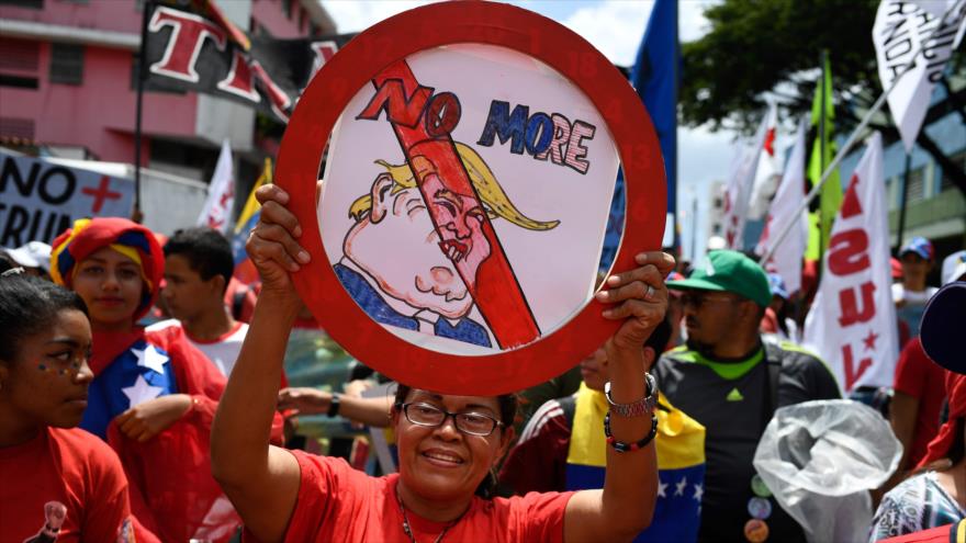 Venezolanos se manifiestan contra EE.UU. en Caracas, la capital, 10 de agosto de 2019. (Foto: AFP)