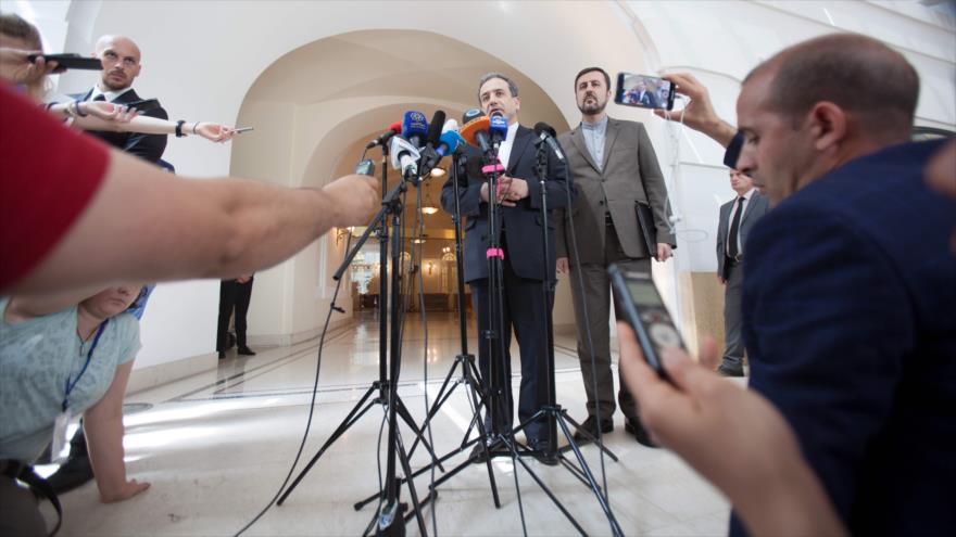 El vicecanciller iraní para Asuntos Políticos, Seyed Abas Araqchi, en una rueda de prensa en Viena, 28 de julio de 2019. (Foto: AFP)