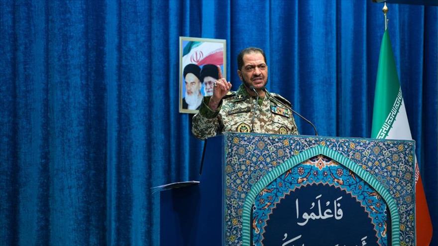 El comandante iraní Alireza Sabahifard ofrece un discurso ante los participantes del rezo del viernes de Teherán, 30 de agosto de 2019. (Foto: Fars News)