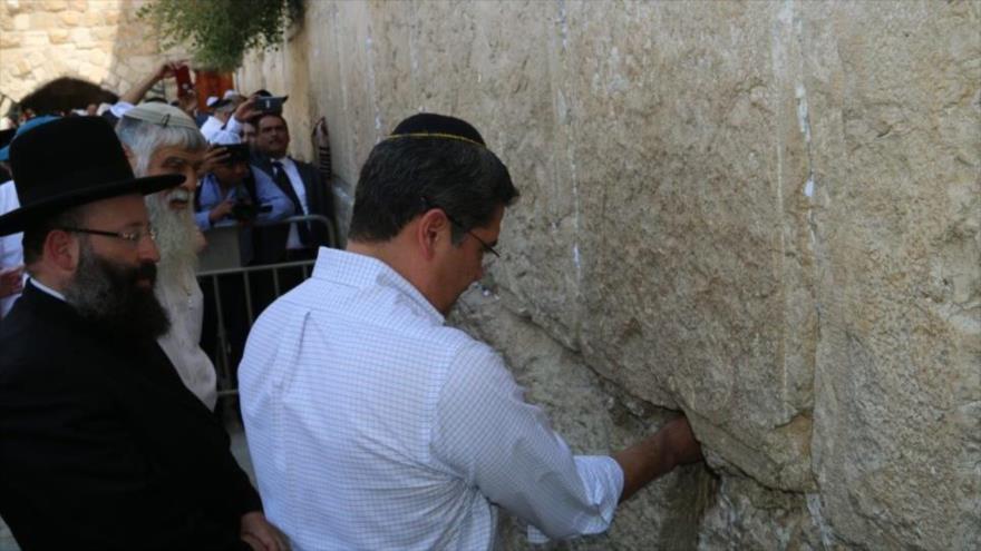 El presidente de Honduras, Juan Orlando Hernández, visita el Muro de Buraq (Muro de las Lamentaciones) en Al-Quds (Jerusalén), 1 de septiembre de 2019.