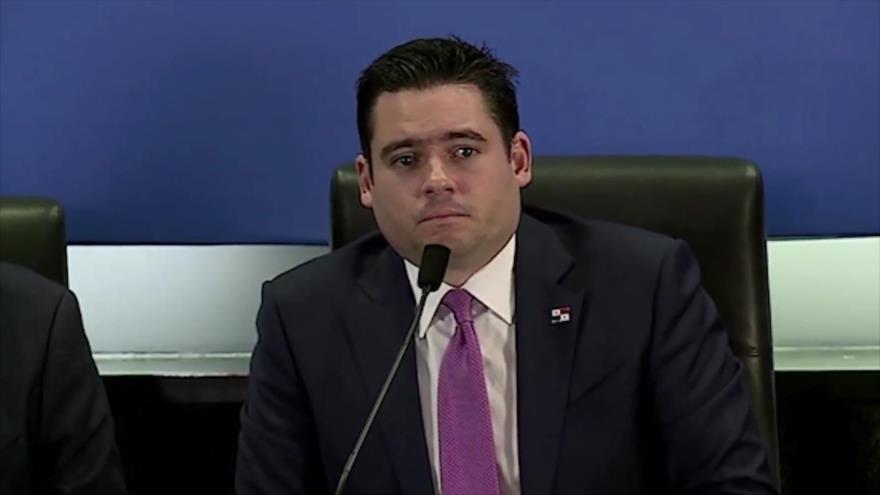 Panameños cuestionan recortes a educación y salud 
