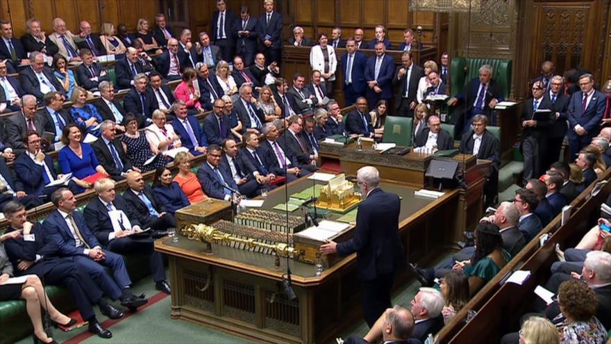 Diputados contrarios a Brexit duro presentarán batalla al premier
