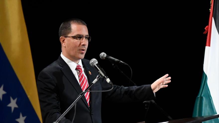 El canciller de Venezuela, Jorge Arreaza, pronuncia un discurso durante una reunión en Caracas, 20 de agosto de 2019. (Foto: AFP)