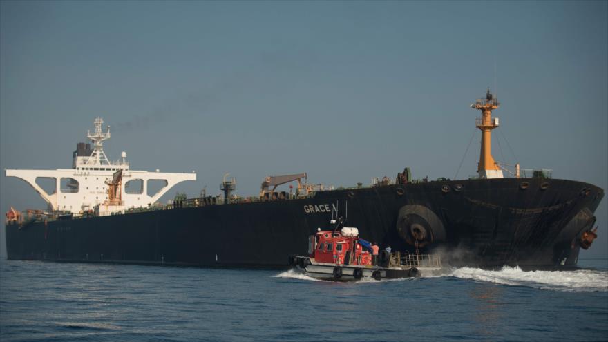 El petrolero Adrian Darya 1, llamado anteriormente Grace 1, en las aguas de Gibraltar, 15 de agosto de 2019. (Foto: AFP)