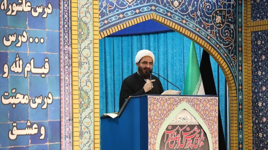 El hoyatolislam Mohamad Yavad Hach Ali Akbari ofrece el sermón de rezo del viernes en Teherán (capital persa), 6 de septiembre de 2019.