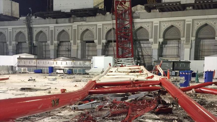 Una grúa caída en la Mezquita Al-Haram, en la ciudad sagrada de La Meca, Arabia Saudí, 11 de septiembre de 2015.