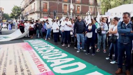 Mexicanos protestan contra remanentes de reforma educativa de Nieto