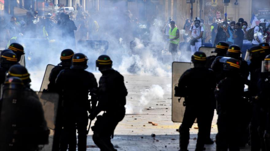 Policía de Francia arresta a 89 chalecos amarillos en protestas 