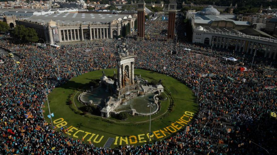 Decenas de miles de catalanes participan en manifestación de Diada
