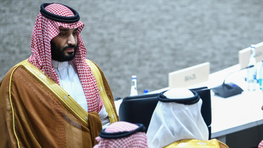 El príncipe heredero saudí, Muhamad bin Salman, asiste a una sesión durante la Cumbre del G20 en Osaka de Japón, 29 de junio de 2019. (Foto: AFP)