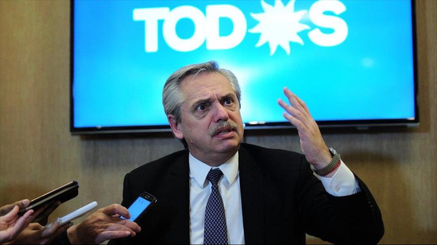 El candidato presidencial argentino Alberto Fernández se dirige a los medios, 14 de agosto de 2019. (Foto: AFP)