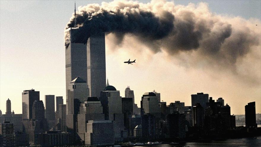 Segundos antes del impacto del segundo avión contra las Torres Gemelas de Nueva York, 11 de septiembre de 2001.
