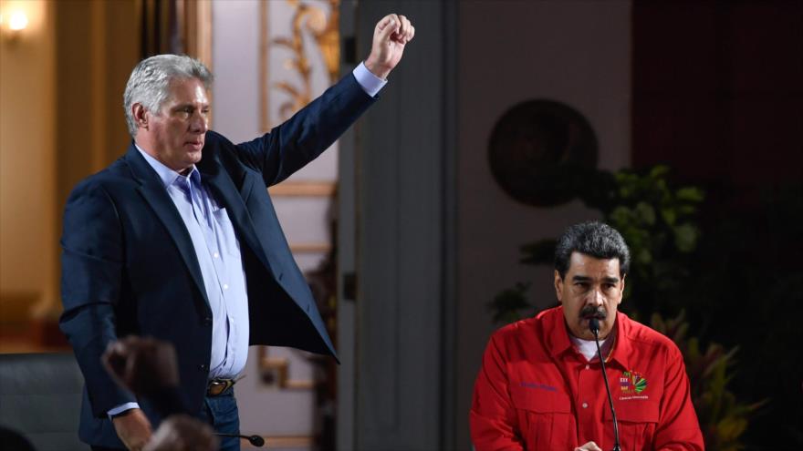 El presidente cubano Miguel Díaz-Canel (izq.) y su par venezolano, Nicolás Maduro, en un mitin en Caracas, Venezuela, 28 de julio de 2019. (Foto: AFP)