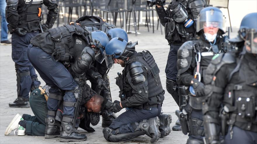 Policía francesa detiene a 35 ‘chalecos amarillos’ en Nantes