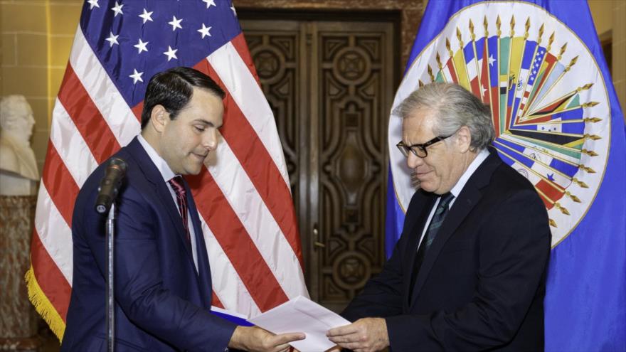 El embajador de EE.UU. ante la OEA, Carlos Trujillo (izda.), y el secretario general de la OEA, Luis Almagro, 5 de abril de 2018.