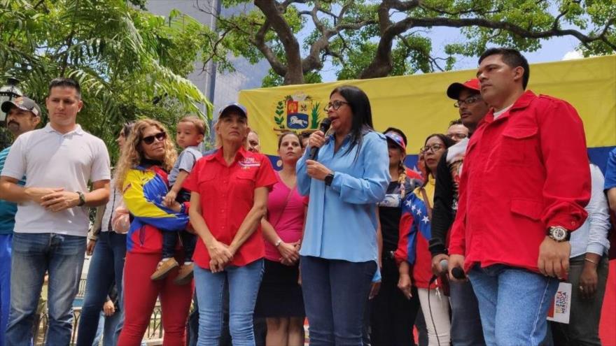 La vicepresidenta de Venezuela, Delcy Rodríguez, atiende a la prensa en Caracas, 15 de septiembre de 2019.
