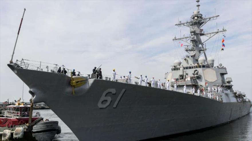 El destructor estadounidense USS Ramage, equipado con misiles guiados.