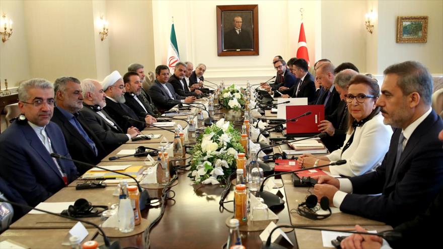 Las delegaciones de Irán (izda) y Turquía se reúnen en Ankara (capital turca), 16 de septiembre de 2019. (Foto: President.ir)