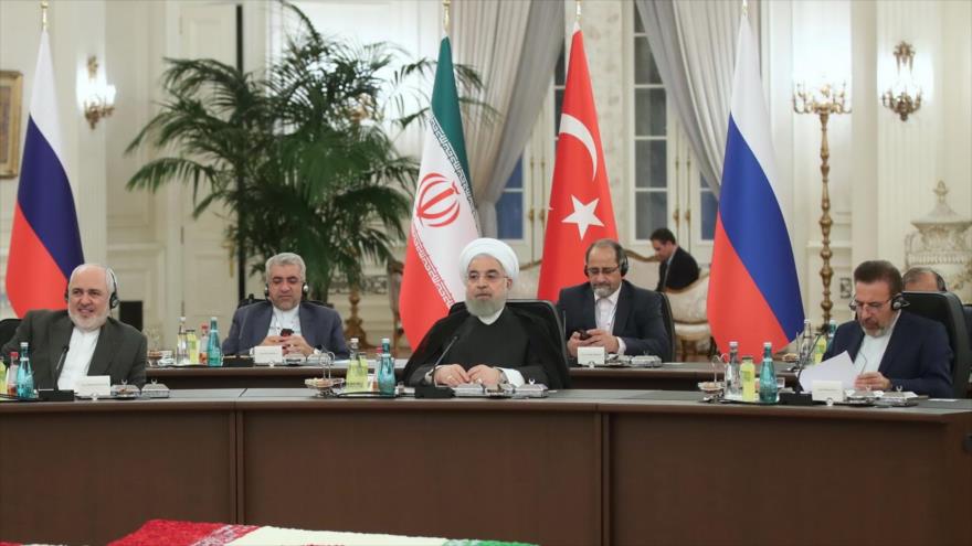 El presidente de IrÃ¡n, Hasan Rohani (centro), en la reuniÃ³n IrÃ¡n-TurquÃ­a-Rusia en Ankara, capital turca, 16 de septiembre de 2019. (Foto: President.ir)