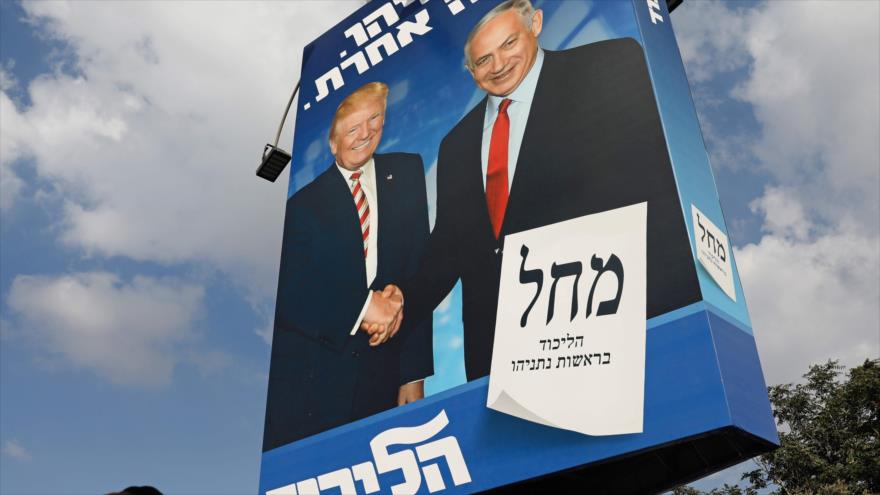 Un cartel electoral con las imágenes del presidente de EE.UU., Donald Trump (izda.), y el premier israelí, Benjamín Netanyahu, 16 de septiembre de 2019.