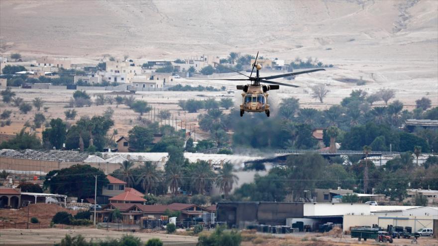 Un helicóptero despega al transportar al premier israelí Benjamín Netanyahu tras una reunión en el Valle del Jordán, 15 de septiembre de 2019. (Foto: AFP)