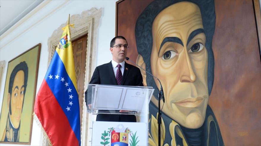 El canciller venezolano, Jorge Arreaza, en una conferencia de prensa celebrada en Caracas (capital de Venezuela), 30 de agosto de 2019. (Foto: AFP)
