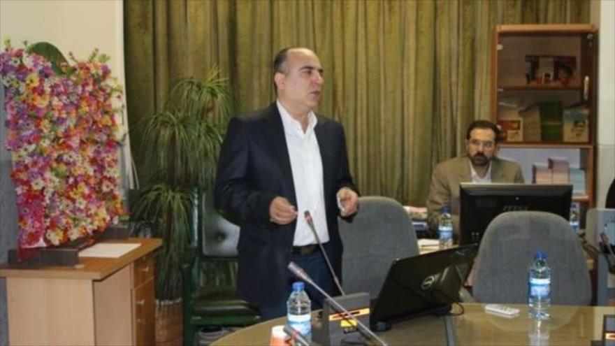 El profesor y doctor iraní Masud Soleimani (centro), reconocido por sus investigaciones sobre células madre y hematología.