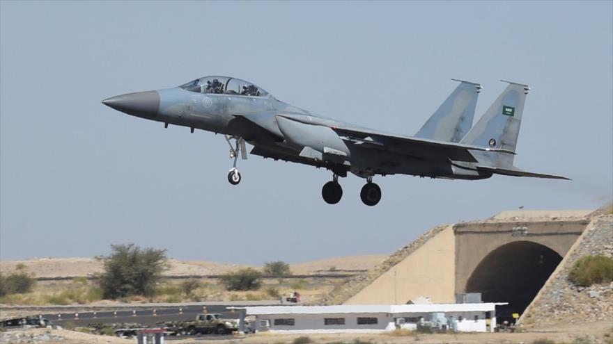 Un caza F-15 de Arabia Saudí en una base aérea en Riad, la capital del reino árabe.
