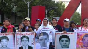 López Obrador recibe a padres de los 43 estudiantes de Ayotzinapa