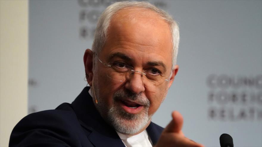 El canciler iraní, Mohamad Yavad Zarif, habla en el Consejo de Relaciones Exteriores de EE.UU. en Nueva York, 23 de abril de 2018. (Foto: AFP)