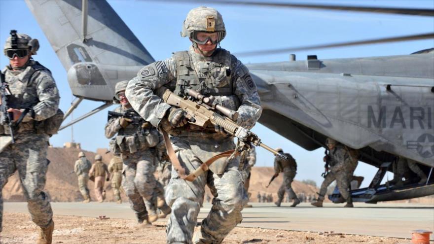 Soldados estadounidenses participan en una maniobra militar.
